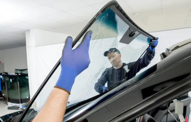 Windshield Replacement Glendale CA - Professional Auto Glass Repair and Replacement Services