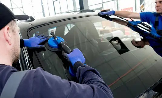 Choosing Between Auto Glass Repair and Replacement.